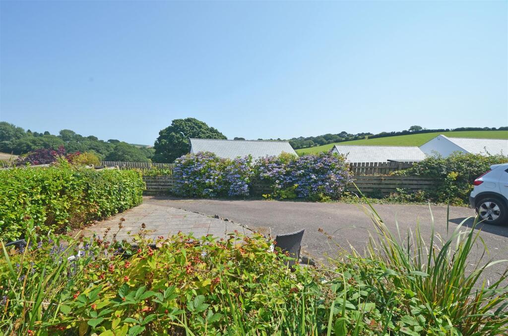 Mawnan Smith, Nr Helford Estuary photo 3