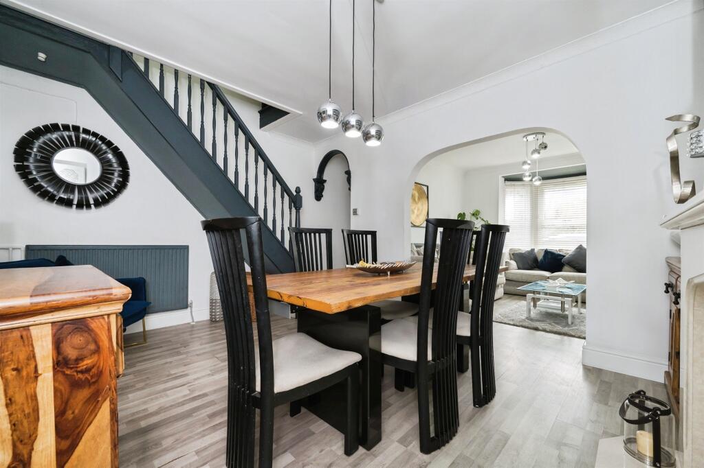 Main image of property: Botley Road, Fair Oak, EASTLEIGH