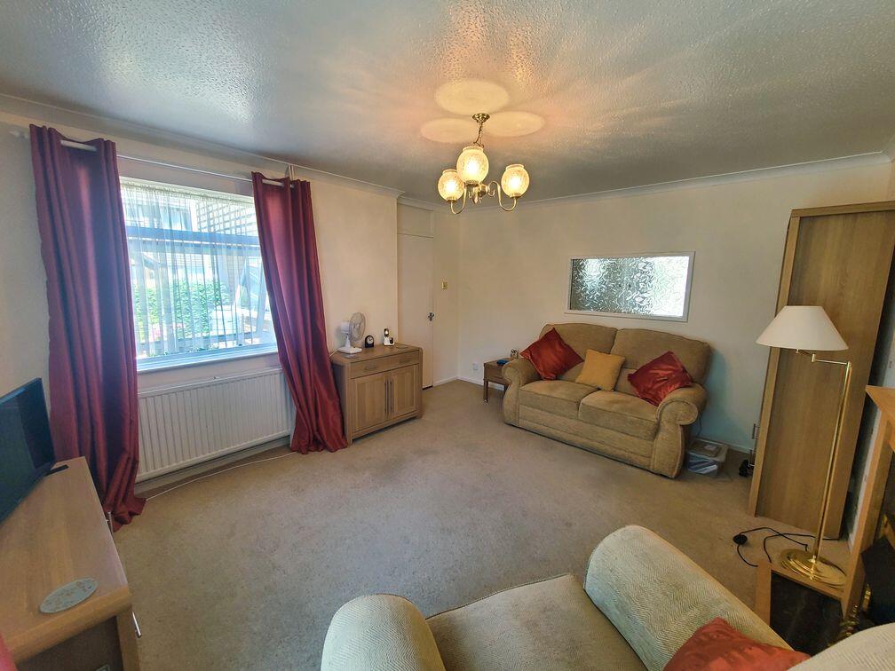 Honeywood Close, Calmore, SO40 photo 4