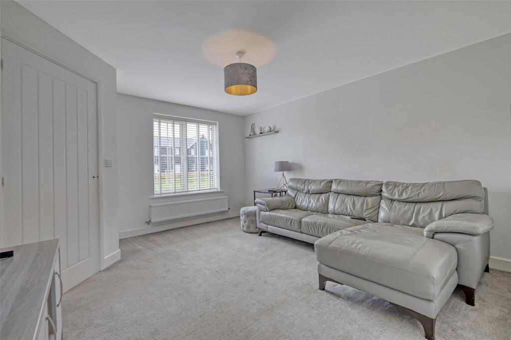 Kingfisher Street, Great Wakering, Essex, SS3 photo 4