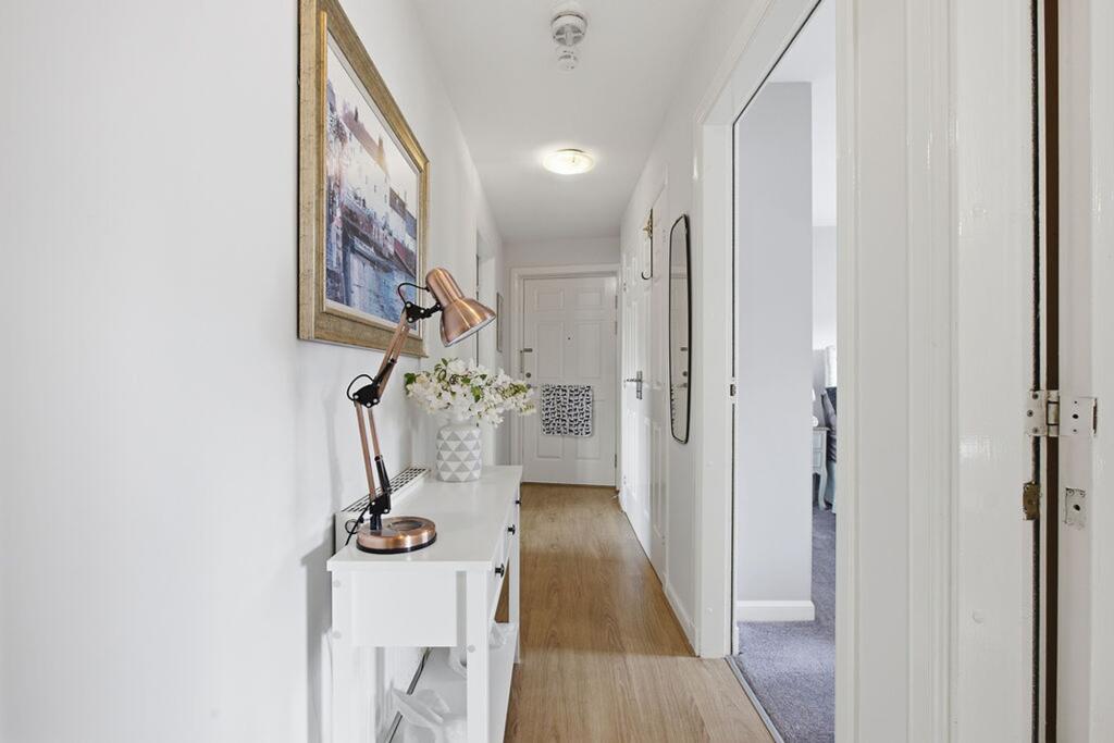 Apartment in Johnstone, Merchiston, Renfrewshire - More