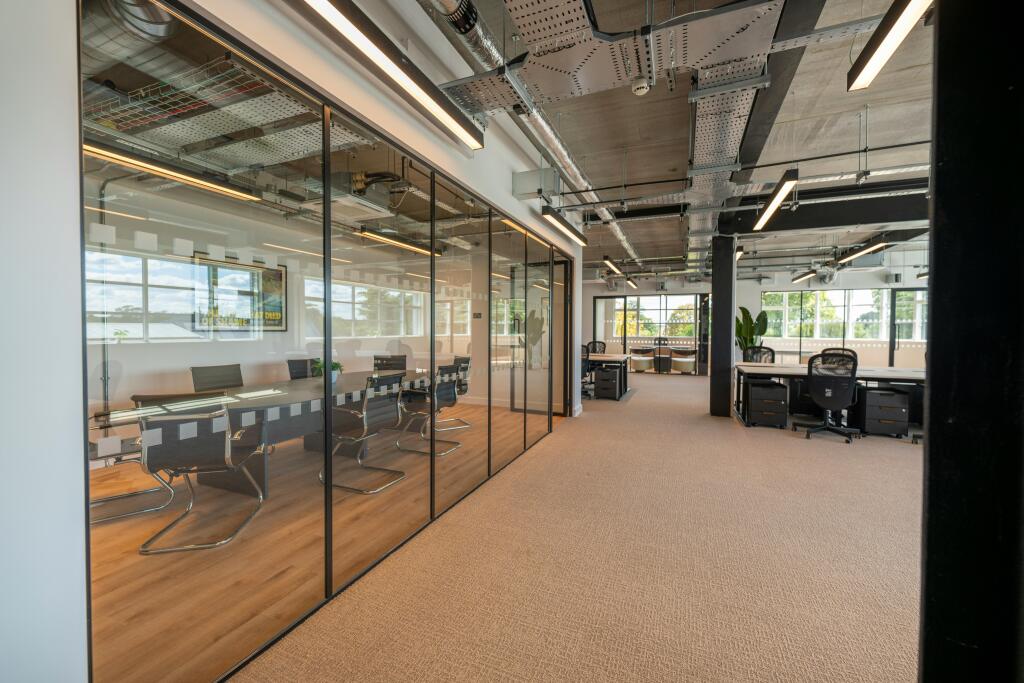 EALING_6994_I-BLOCK-MEETING-ROOM-REFLECTION.jpg