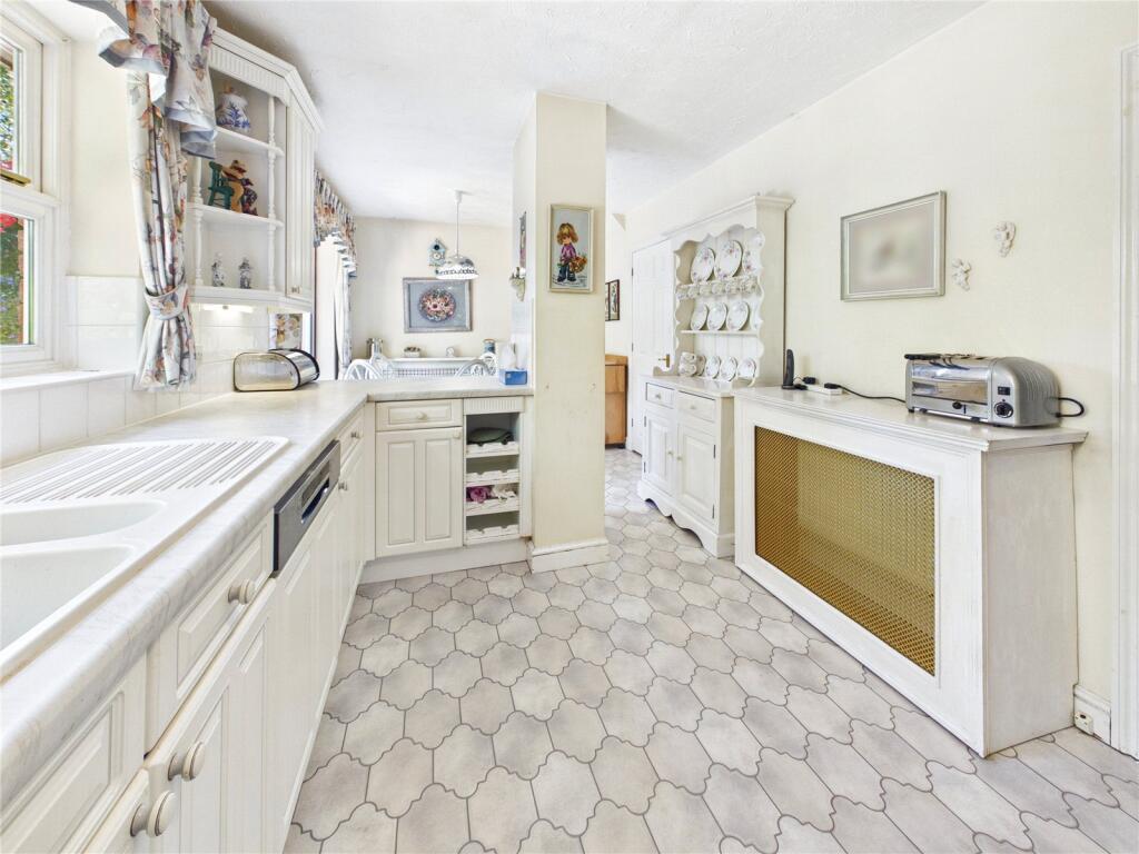 House in Braintree, Great Notley - View 5