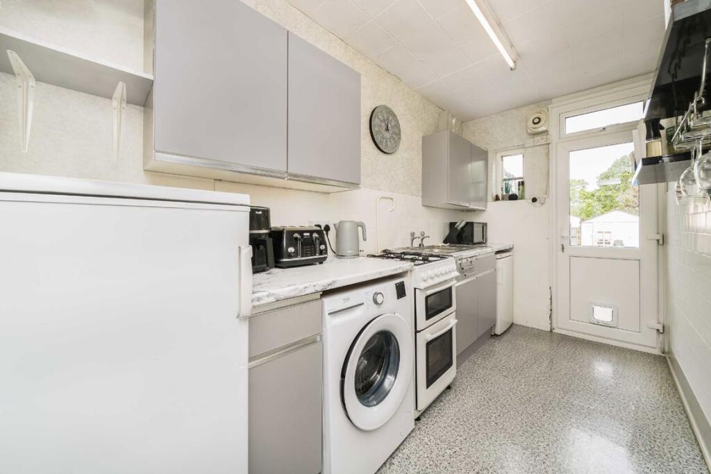 House in London, London Borough of Harrow - View 3