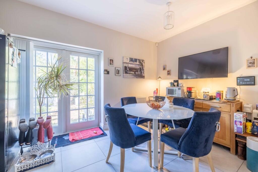 House in Slough - View 5