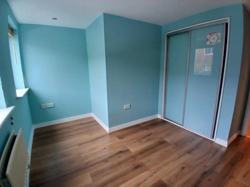 Apartment in Reigate and Banstead, Surrey - View 4