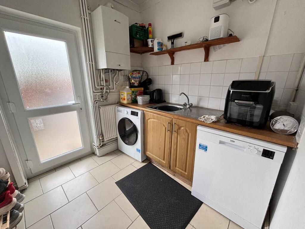 House in Swansea, Carmarthen - More
