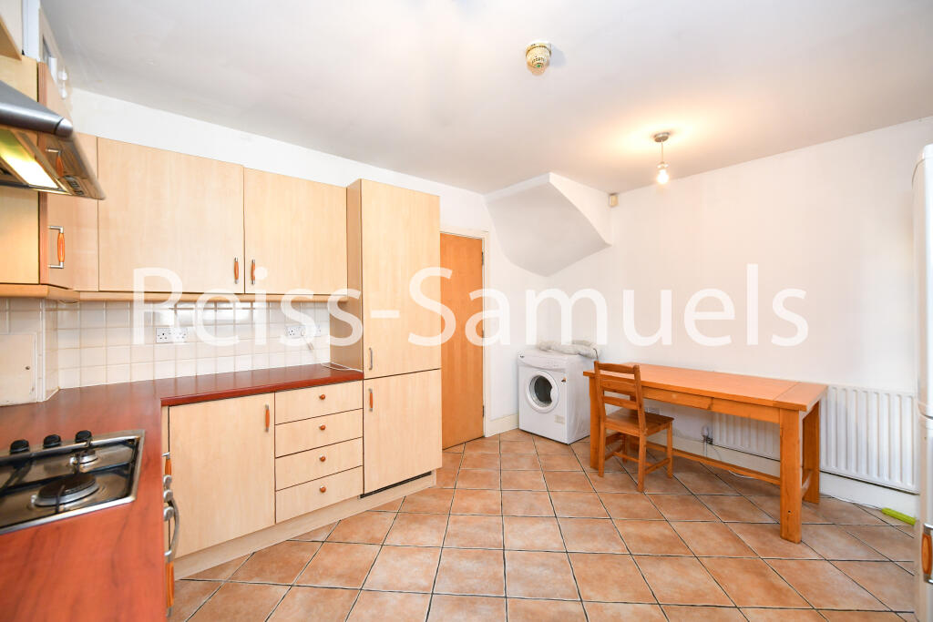 6 bedroom town house for rent