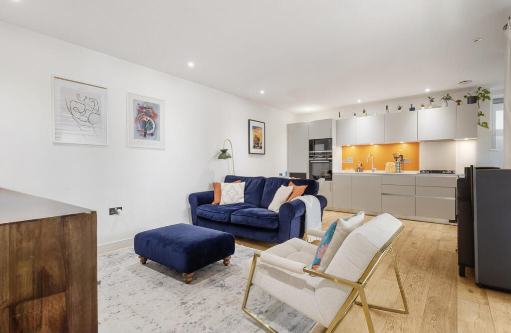 2-bed apartment on Upper Tooting Road, London, SW17, £519,000