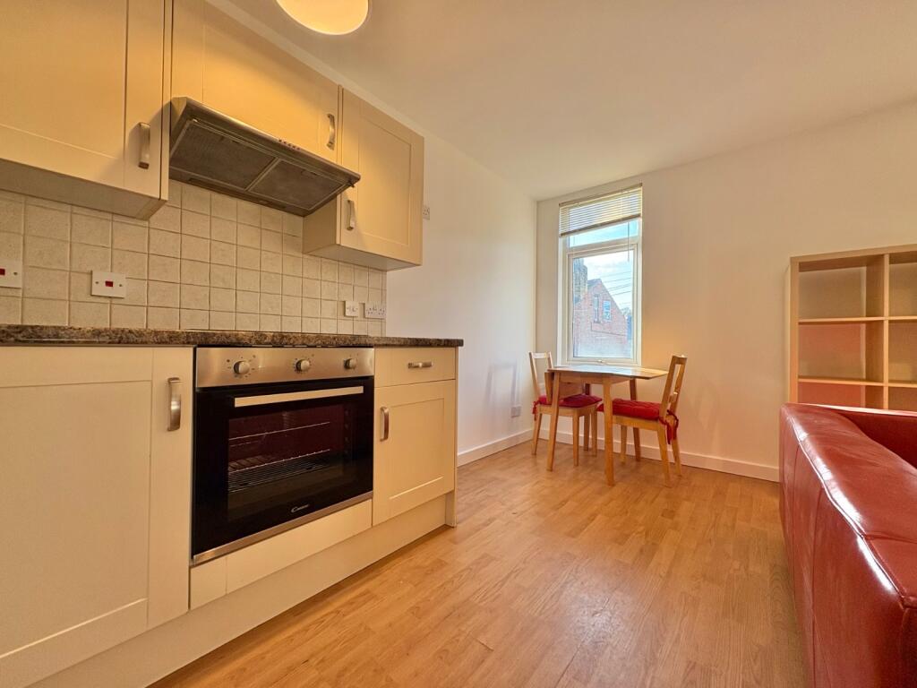 Apartment in Leeds, Far Headingley, Headingley - View 4
