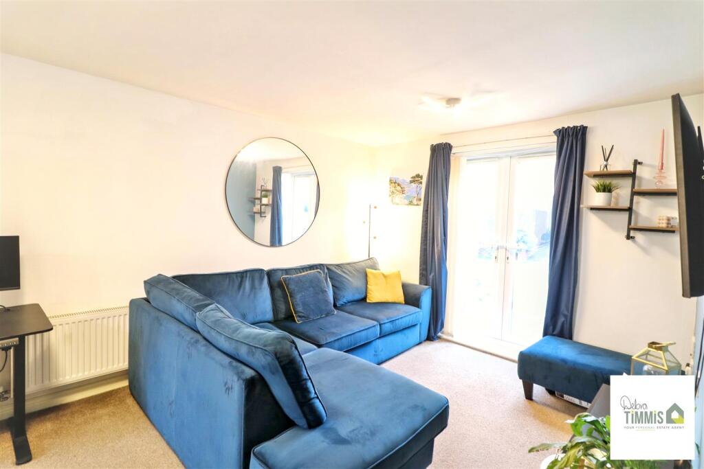 Apartment in Stoke-On-Trent, Smallthorne - More