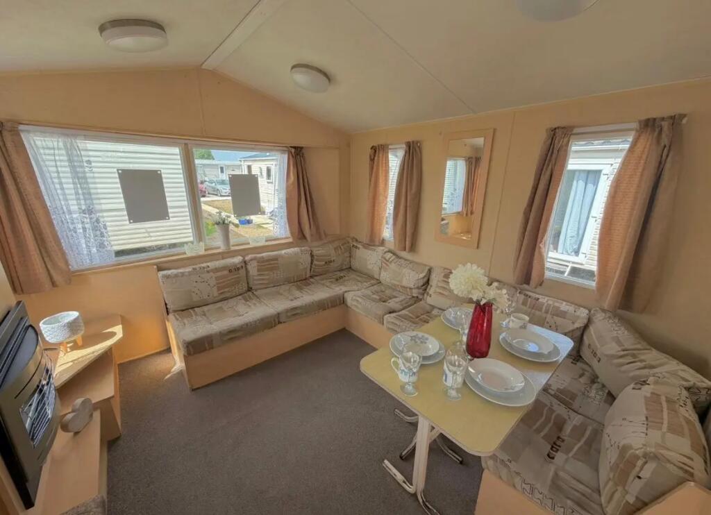 2-bed caravan on 2011 Willerby Magnum, Seawick Holiday Park, St Osyth, Clacton-on-Sea, Essex, CO16 8SG, £9,995