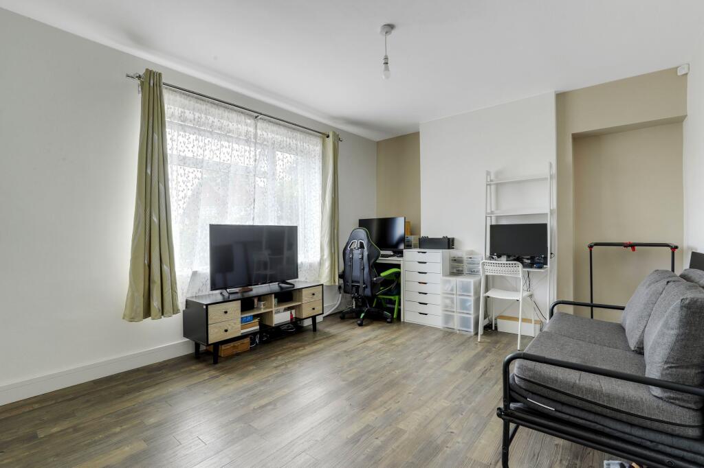 Southwold Drive, Nottingham, NG8 - View 5