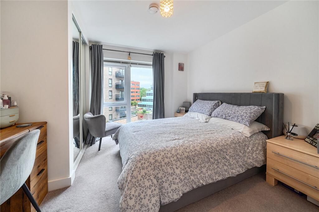 Apartment in Reading - View 5