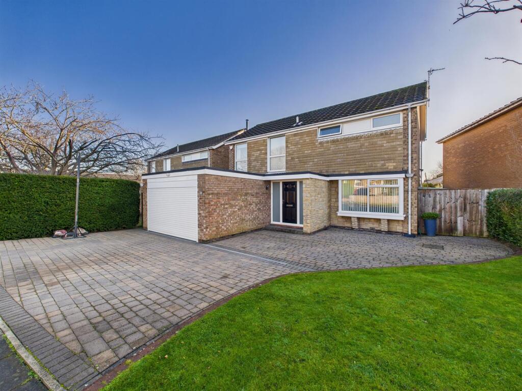 4-bed detached on Earnshaw Way, Whitley Bay, £650,000