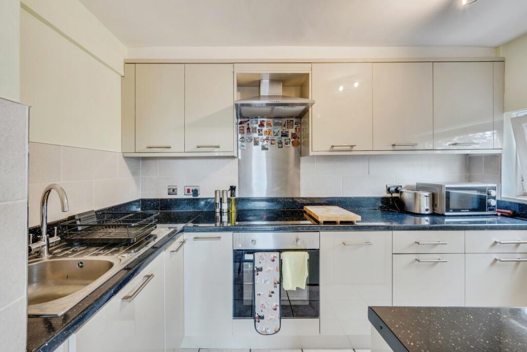 Apartment in Sutton - View 4