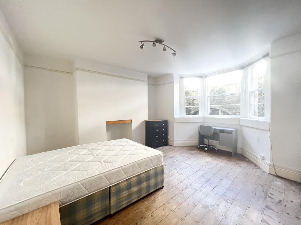 House in Bath, Kingsmead - More