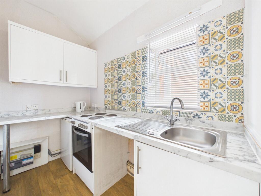 Apartment in Gloucester, Gloucestershire - View 4