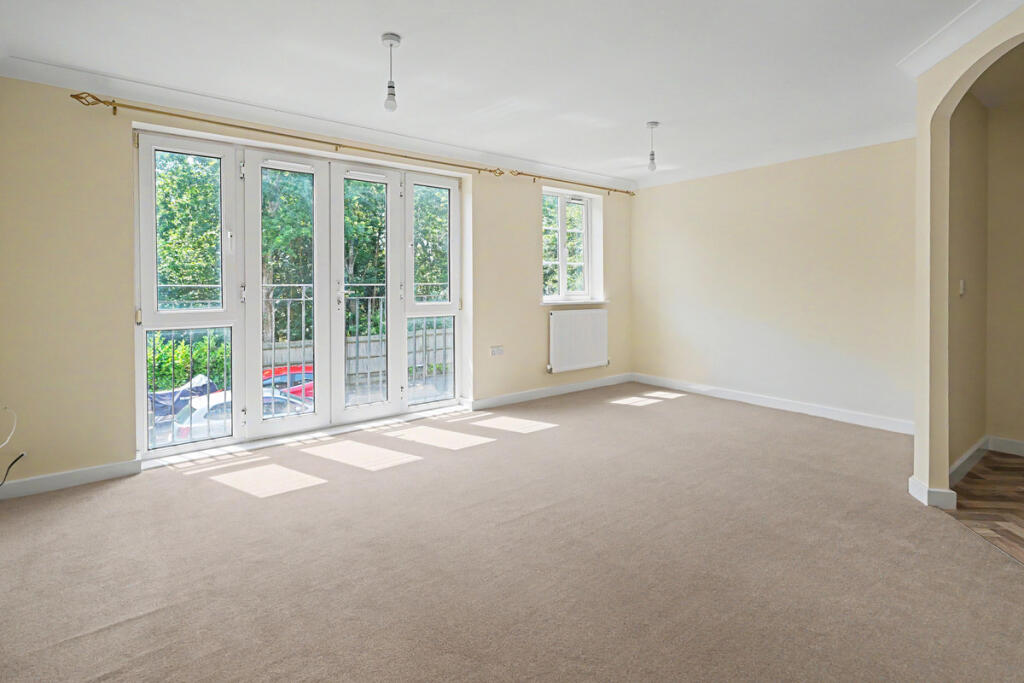Apartment in Northampton, Grange Park - View 3