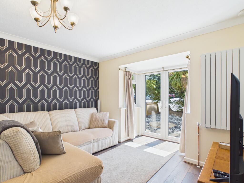 Finch Close, Tadley, RG26 photo 3