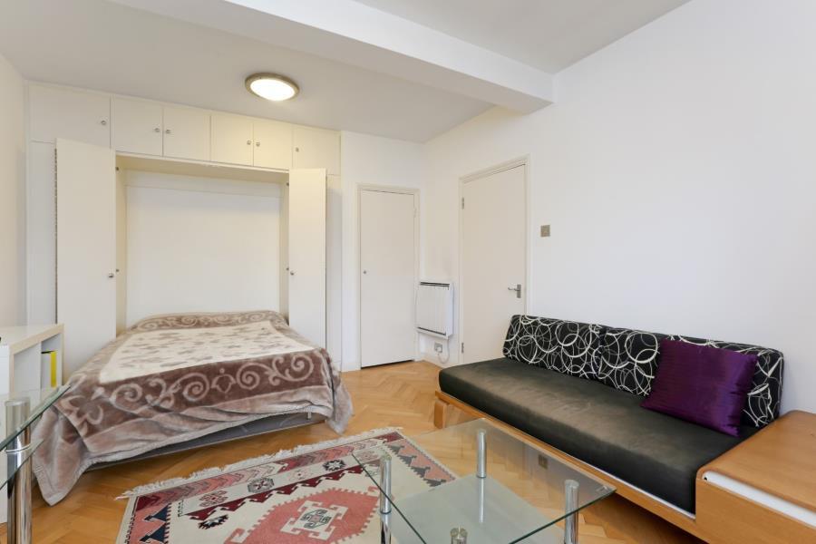 Studio flat for rent
