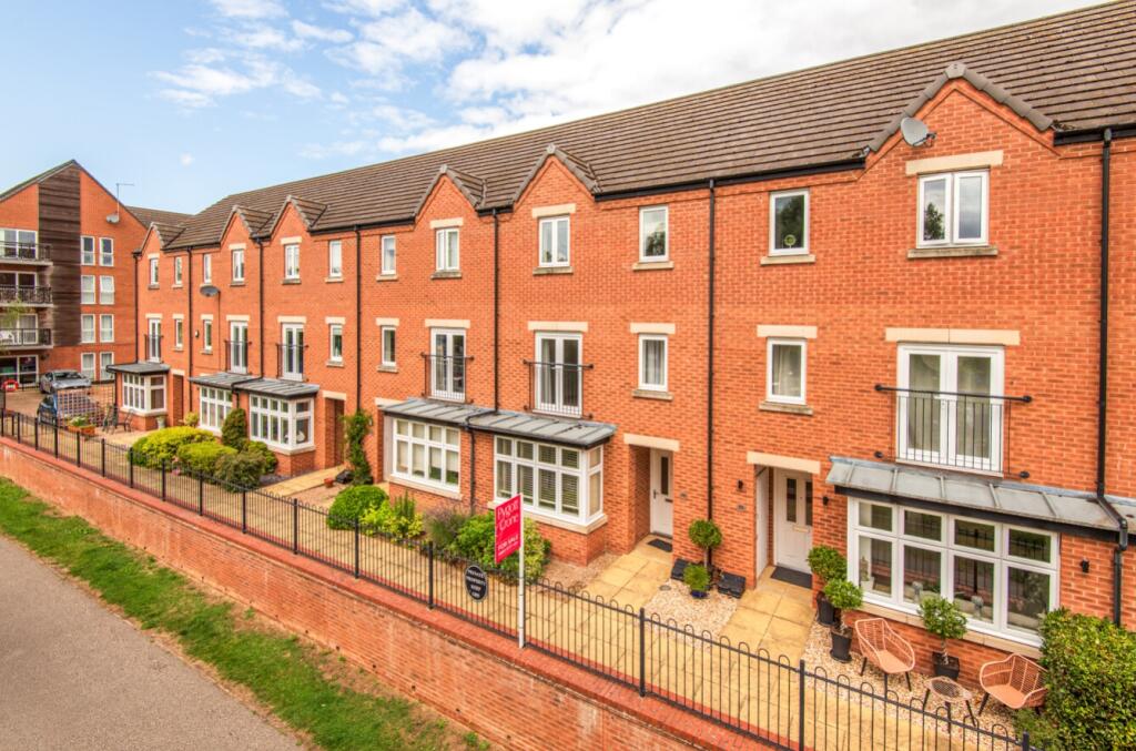4-bed terraced on Iris Crescent, Lincoln, Lincolnshire, LN1, £300,000