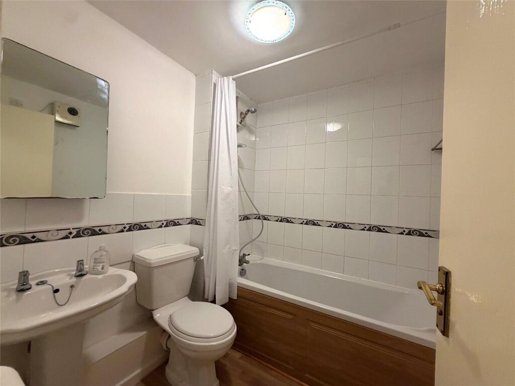 Apartment in Sutton Coldfield, Banners Gate - View 5