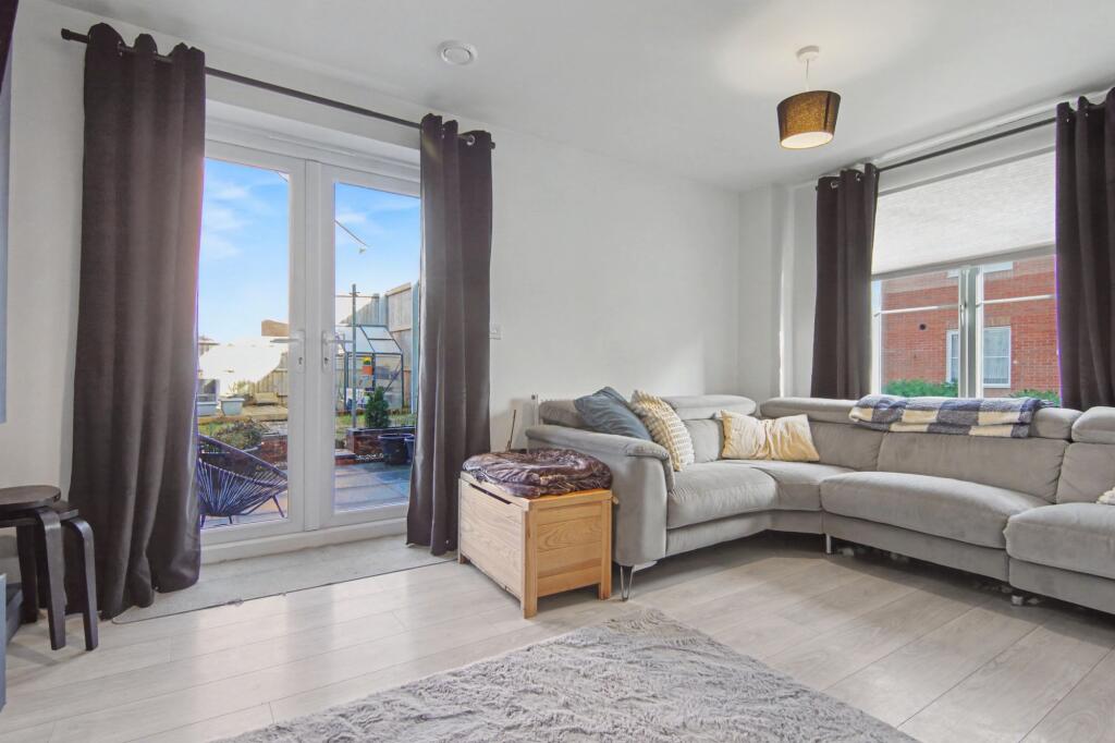 House in Nuneaton and Bedworth, Warwickshire - View 2
