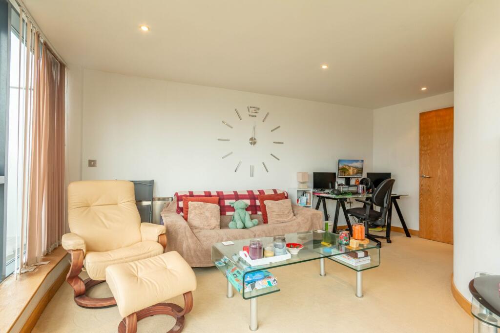 Apartment in Bradford, Shipley - View 3