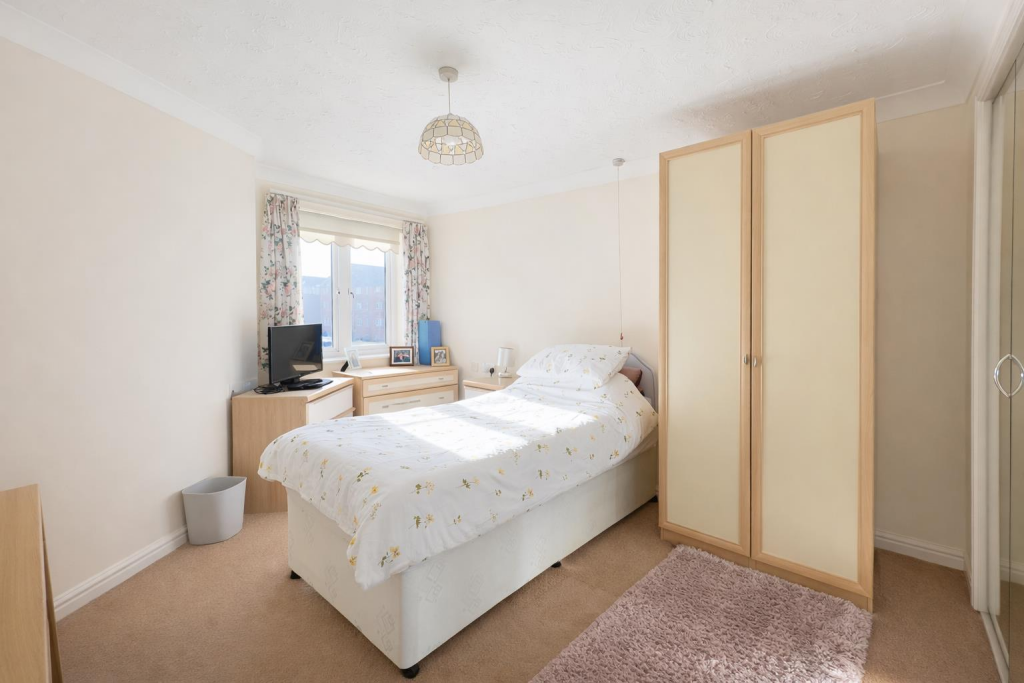 Beach Road, Lee-On-The-Solent - View 5