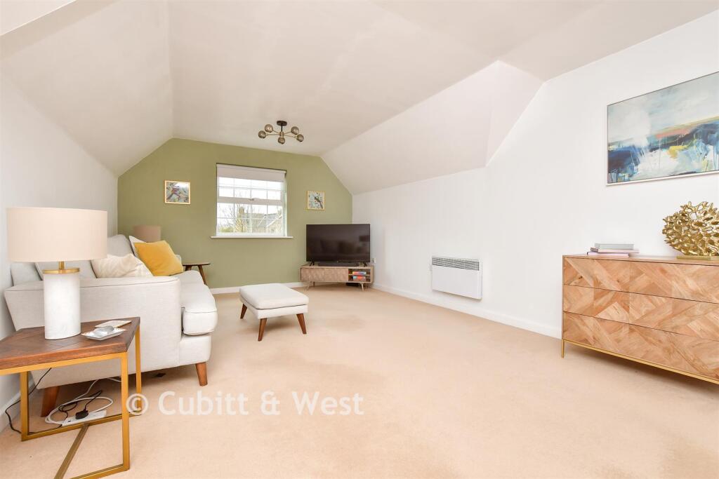 Apartment in Kingston upon Thames - More