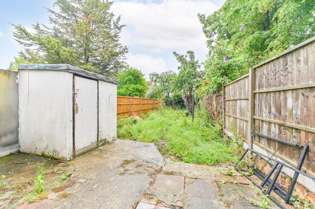 House in Croydon - View 4
