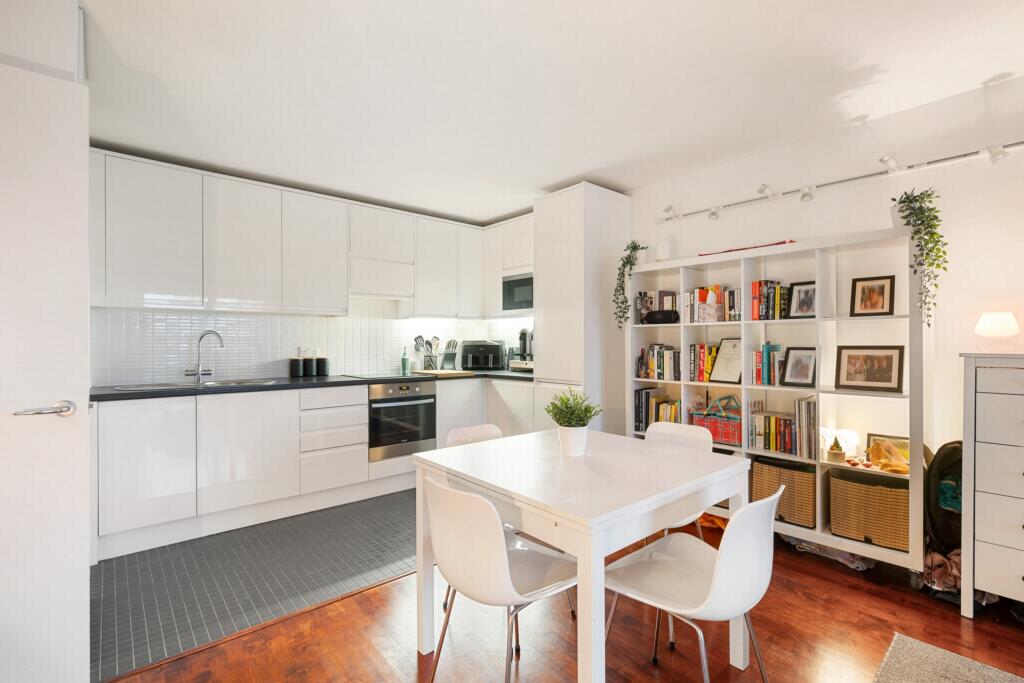 Apartment in London - More