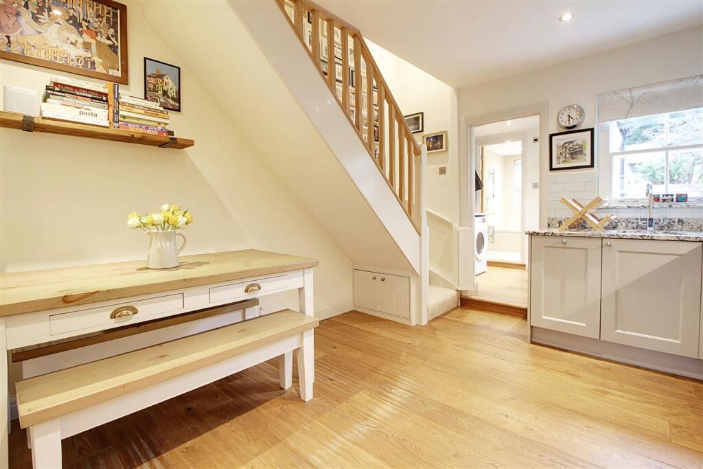 House in Dacorum, Berkhamsted - More