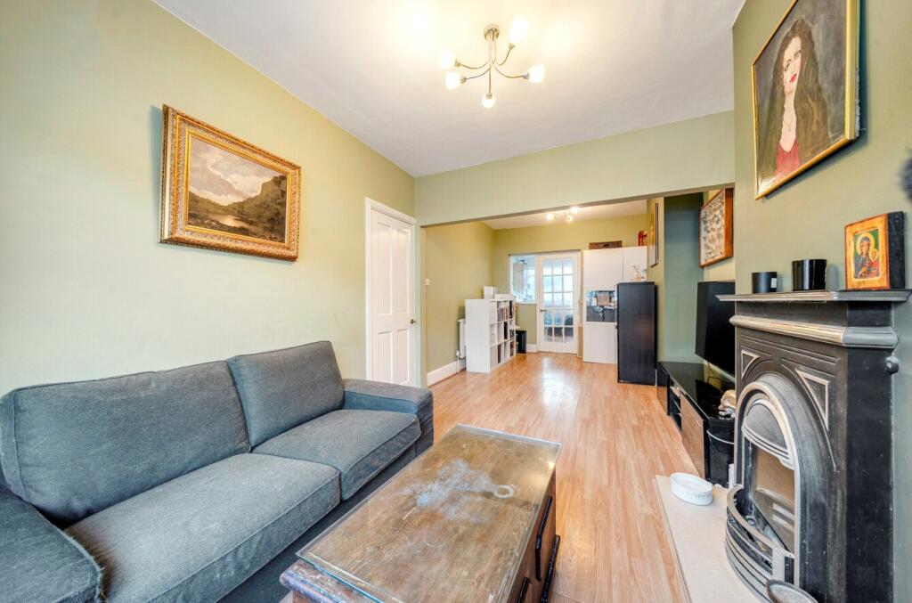 Arthur Street, Bushey, Hertfordshire, WD23 photo 4
