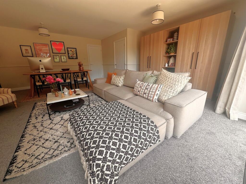 Fulmar Drive, Hythe photo 4