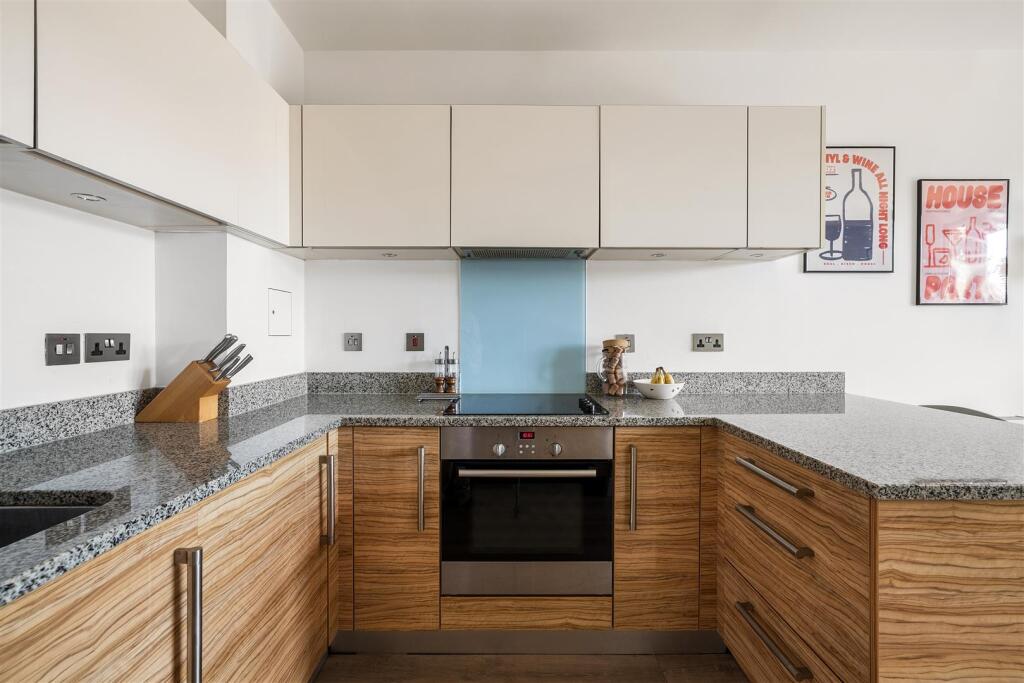 Apartment in London, Highams Park - View 4