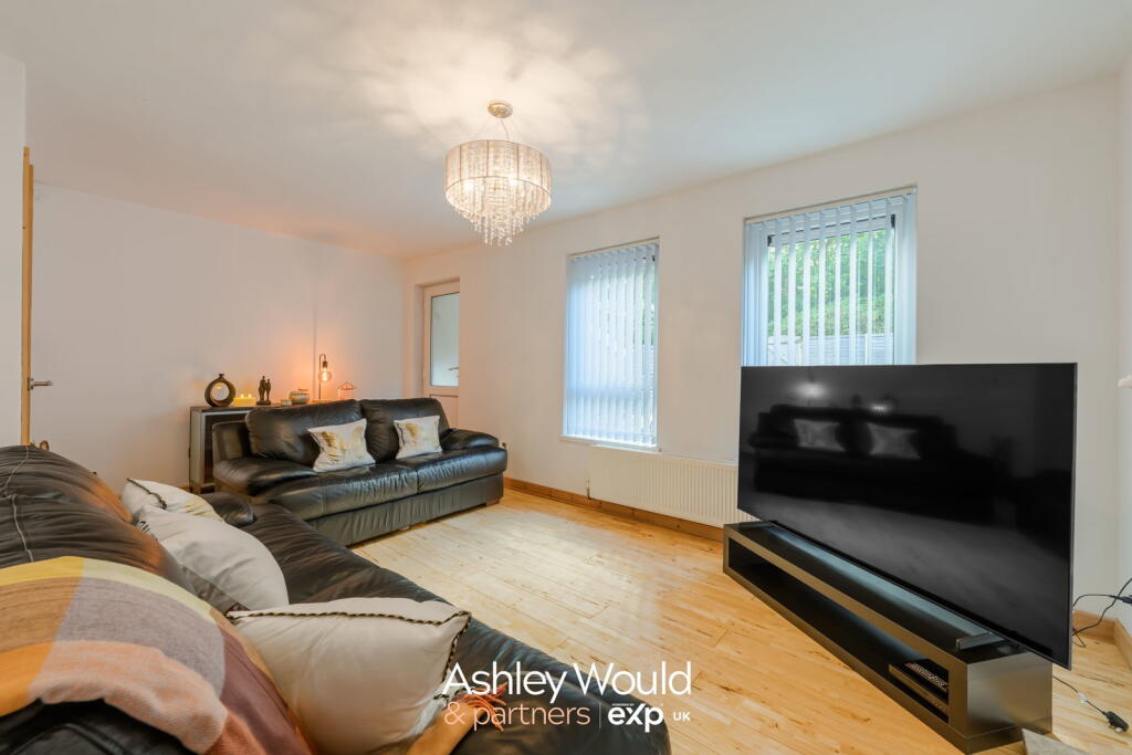 House in Birmingham, West Midlands - More