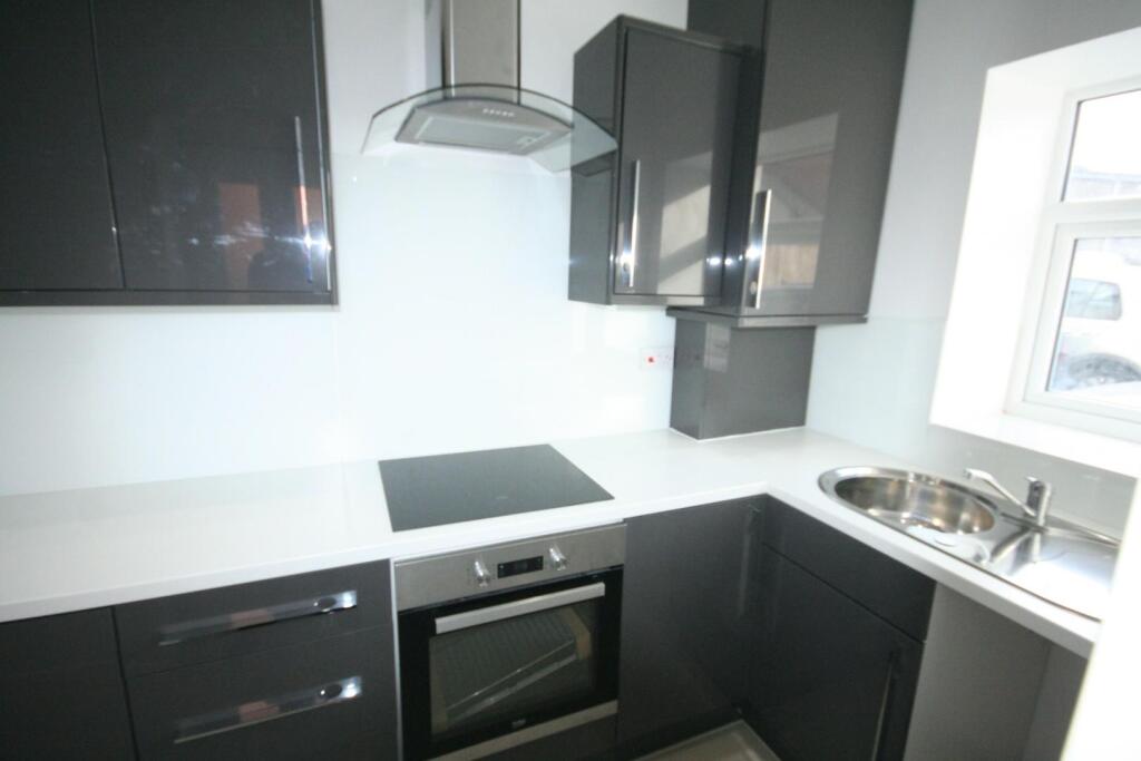 House in Leeds, West Yorkshire - View 4