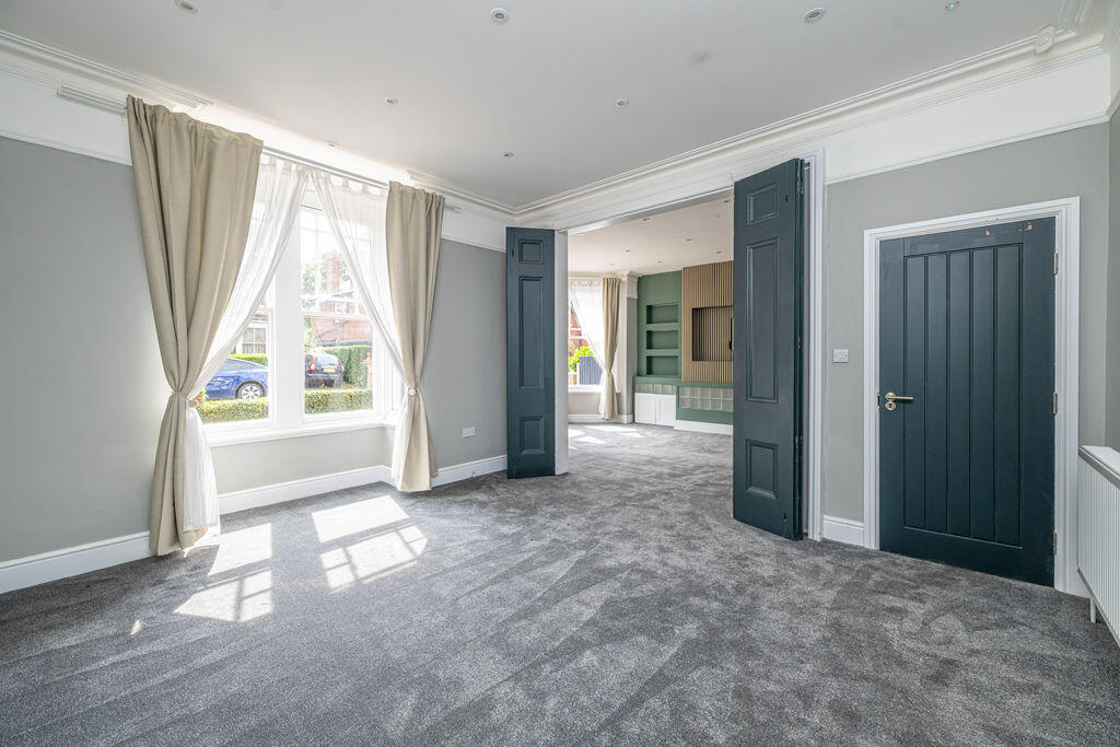 House in Wolverhampton, West Midlands - More