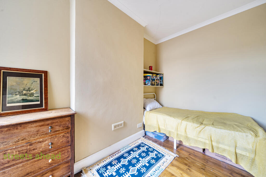Apartment in Croydon - View 5