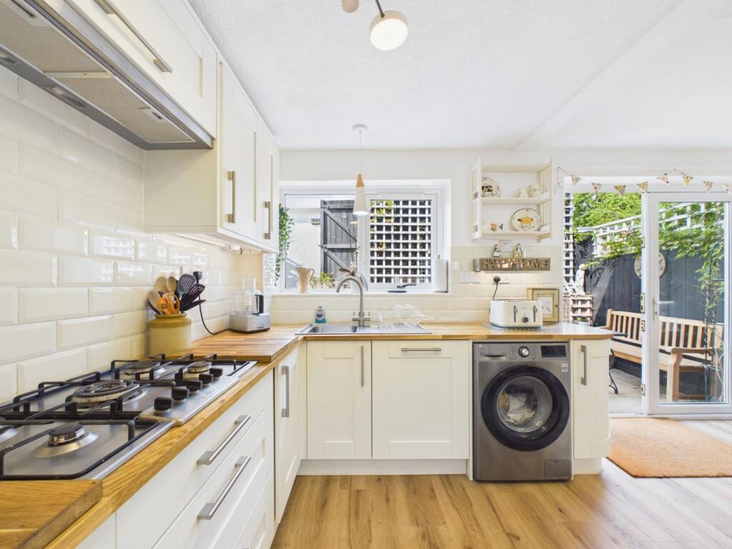 Kempton Close, Thornbury, Bristol photo 4