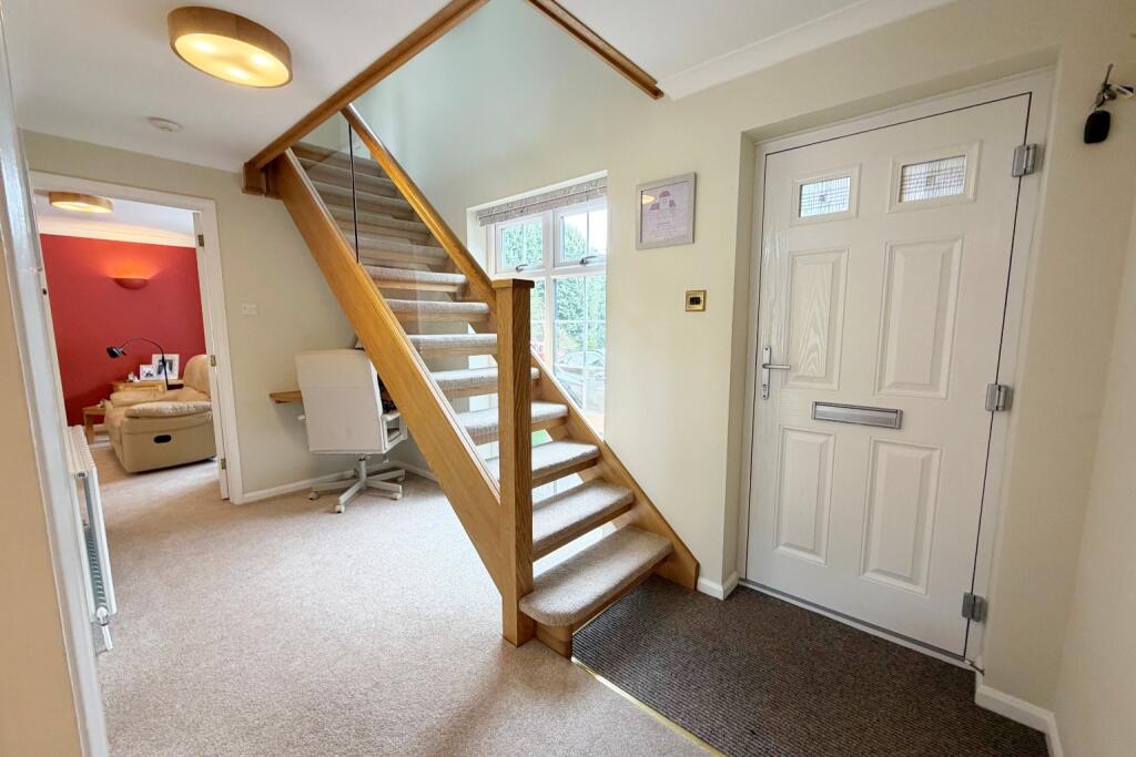 House in Flitwick, Central Bedfordshire - More