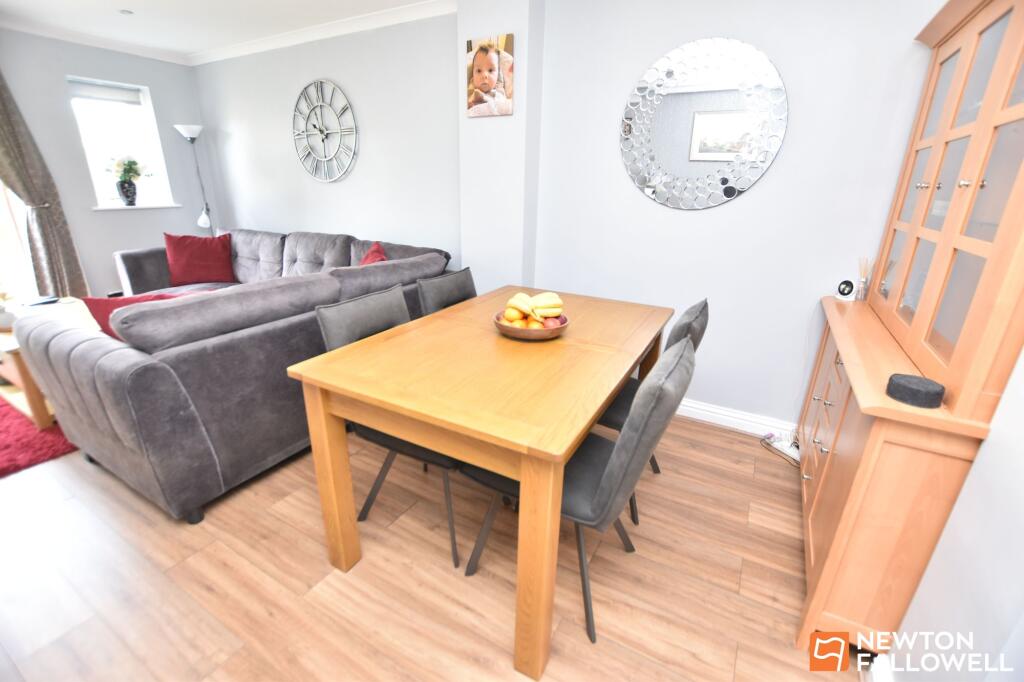 House in Rushcliffe, Gotham - More