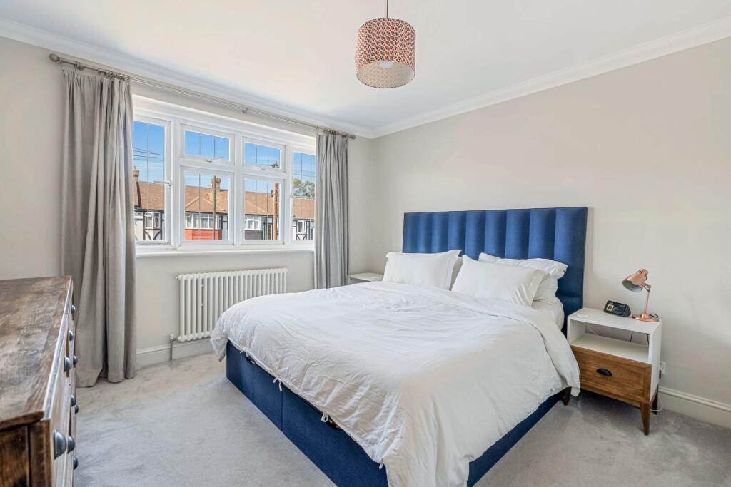 House in Sutton - View 4