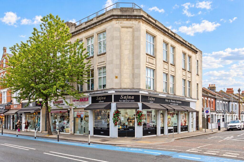 Main image of property: Flat 6, 238 Upper Tooting Road London SW17 7GH