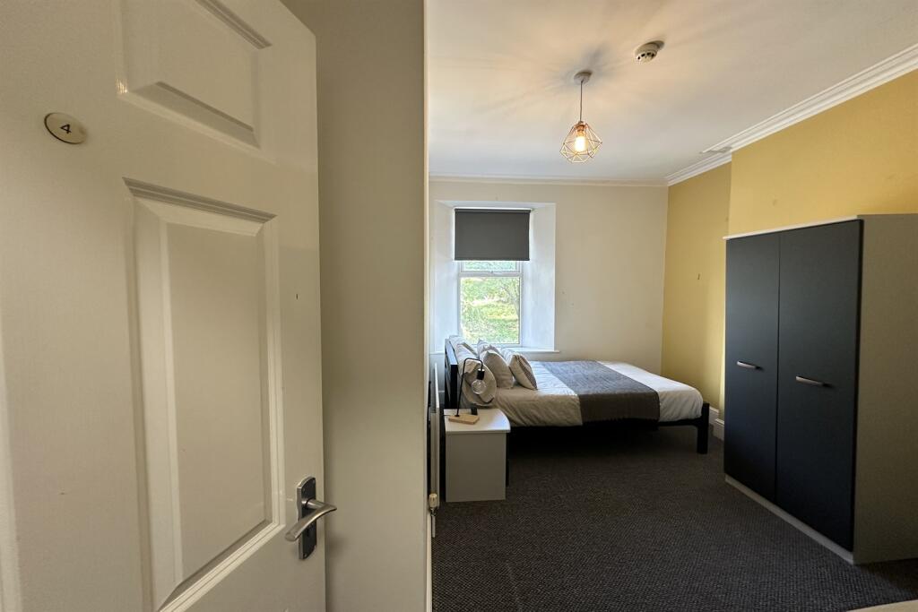 House in Sheffield, South Yorkshire - More