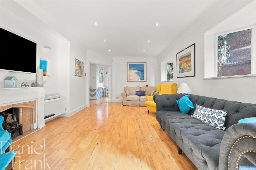 House in Buckhurst Hill - View 3