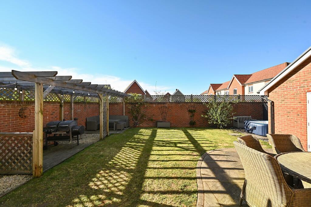 House in Wealden, Burfield Grange, Hellingly - View 4