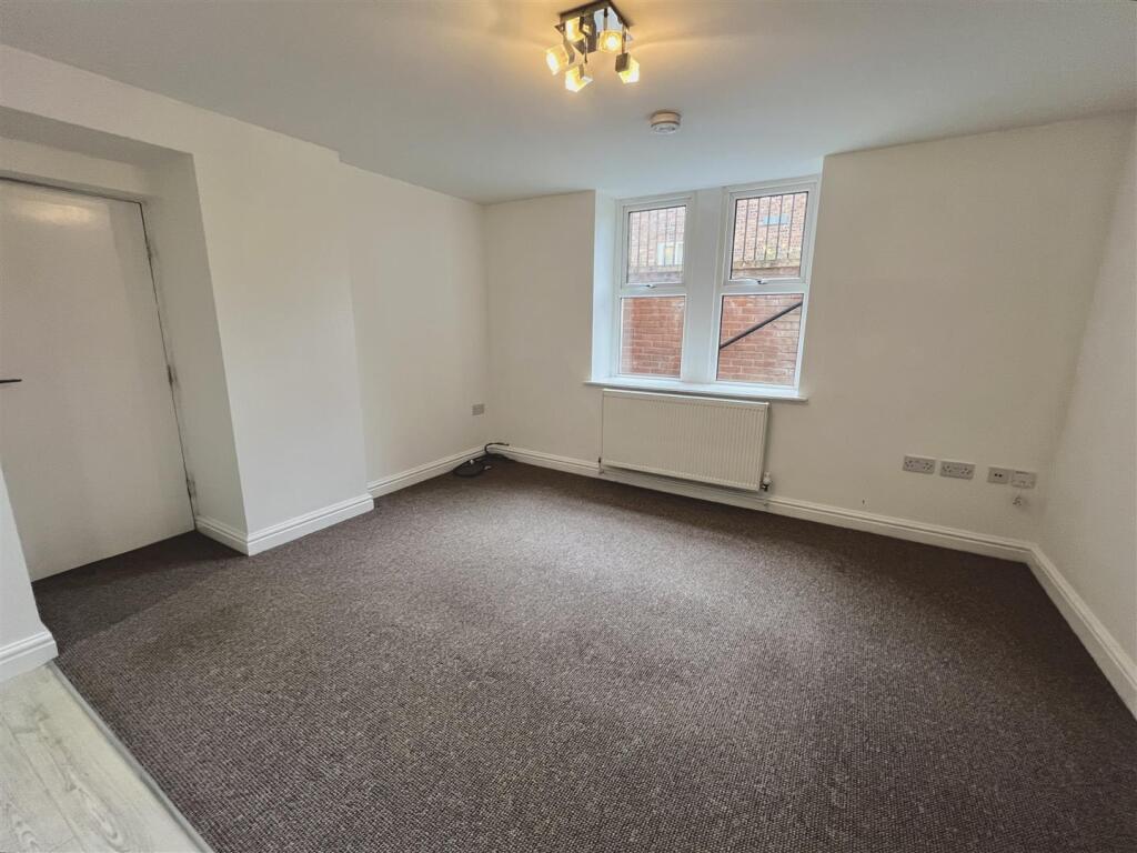 Apartment in Trafford, Greater Manchester - View 5